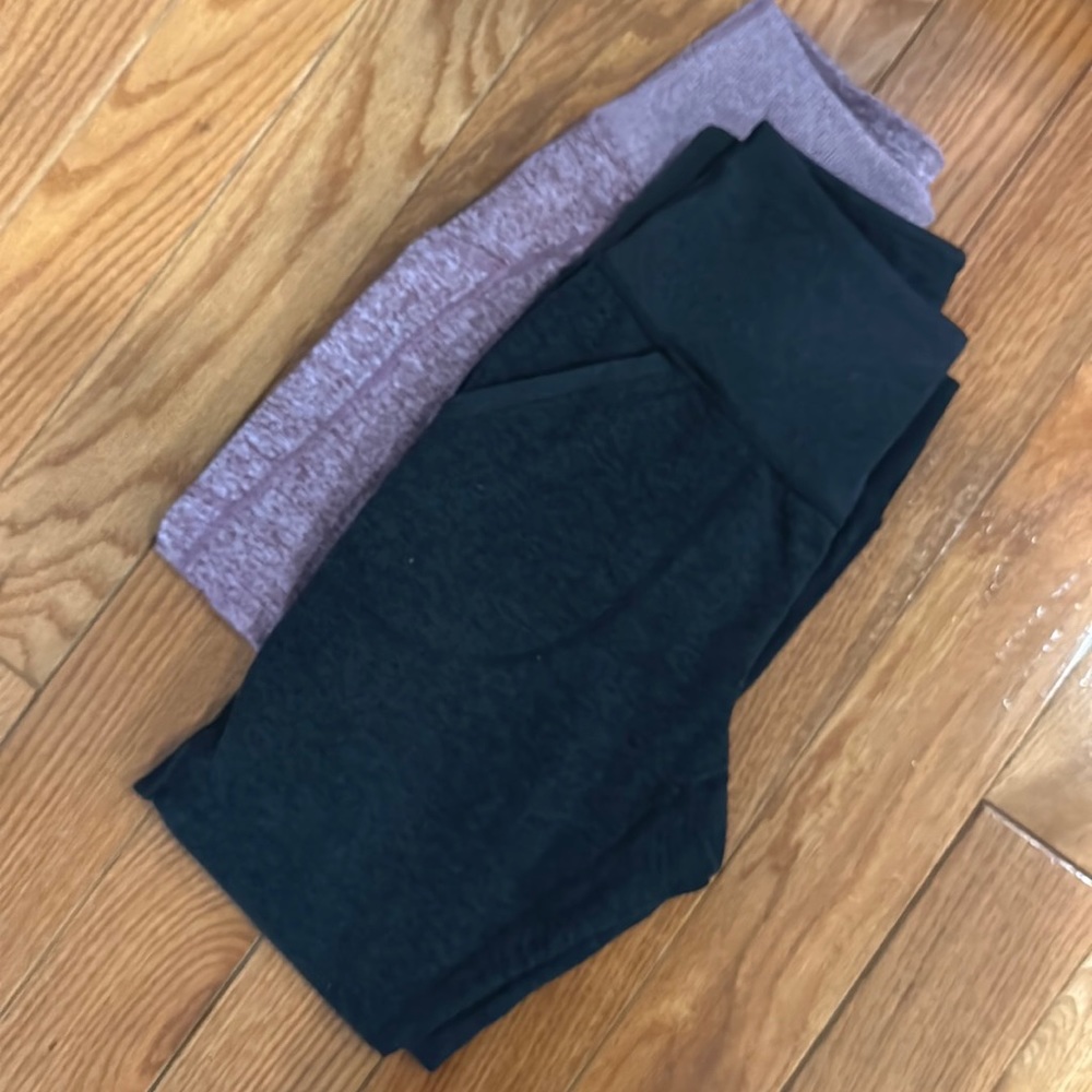 Two pack leggings size small